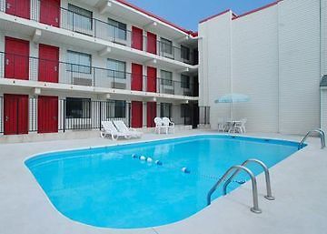 Days Inn & Suites By Wyndham Indianapolis Airport East المظهر الخارجي الصورة