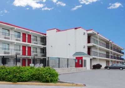 Days Inn & Suites By Wyndham Indianapolis Airport East المظهر الخارجي الصورة