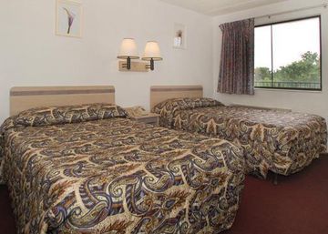 Days Inn & Suites By Wyndham Indianapolis Airport East المظهر الخارجي الصورة