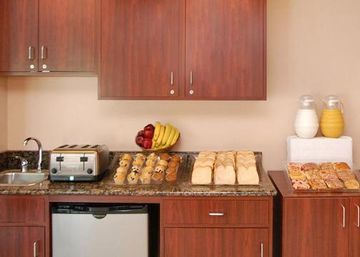 Days Inn & Suites By Wyndham Indianapolis Airport East المظهر الخارجي الصورة